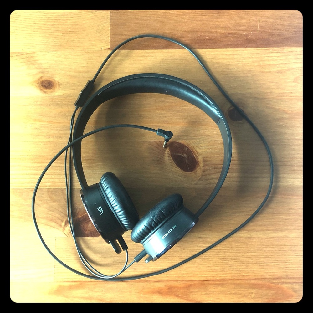 Sol Republic V8 headphones